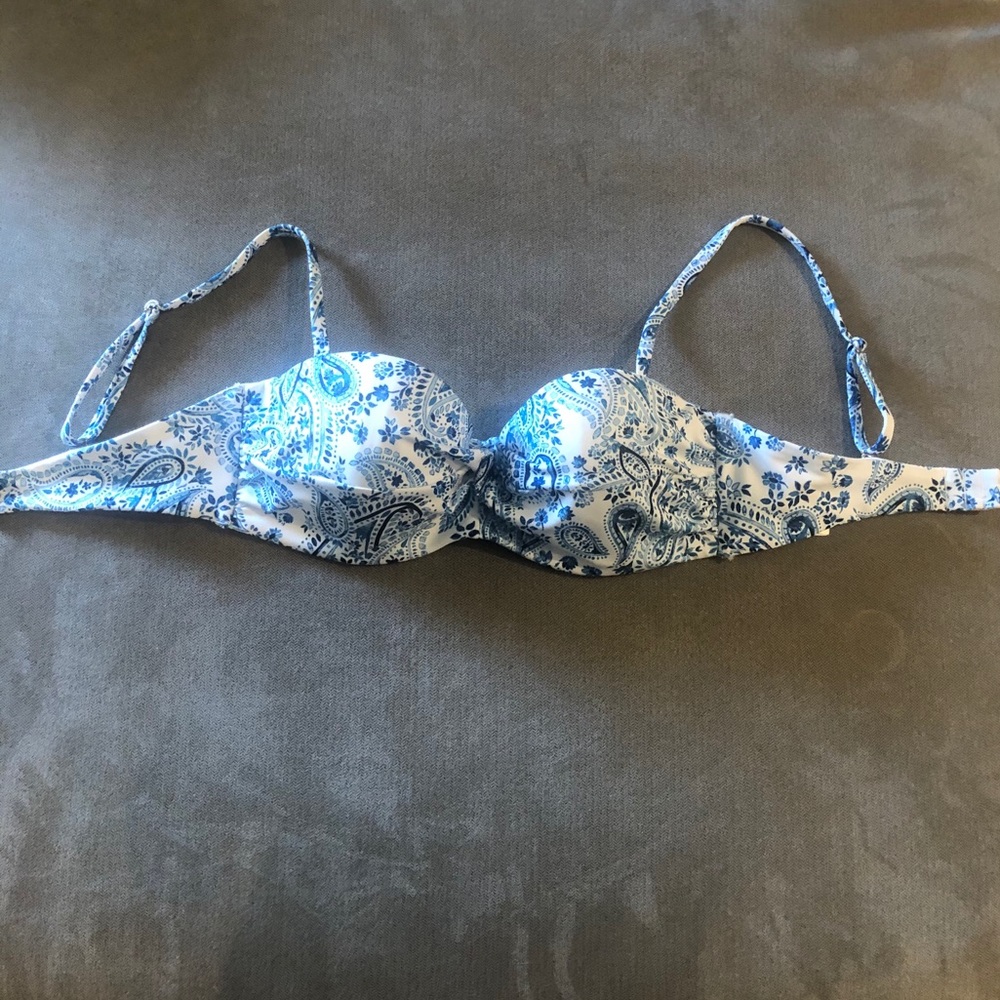 H&M White and Blue Paisley Bikini Top